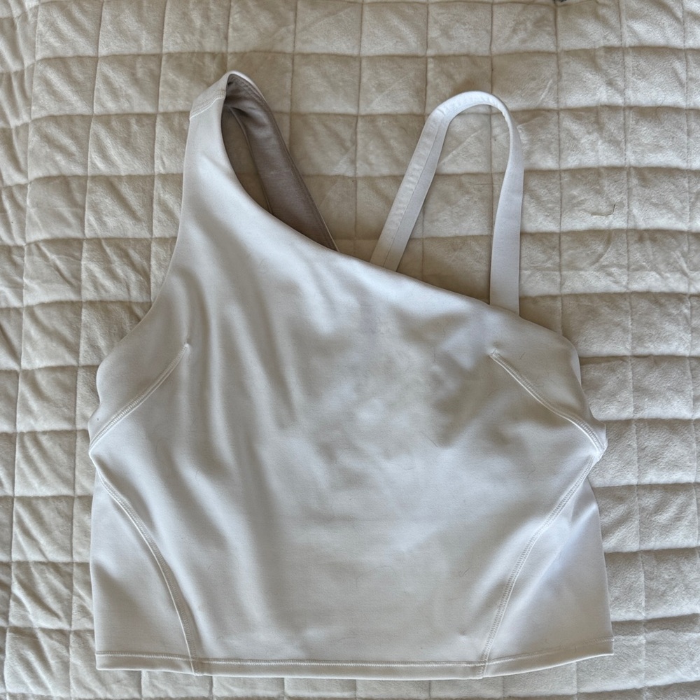 Chic Asymmetrical Sports Bra in Cream